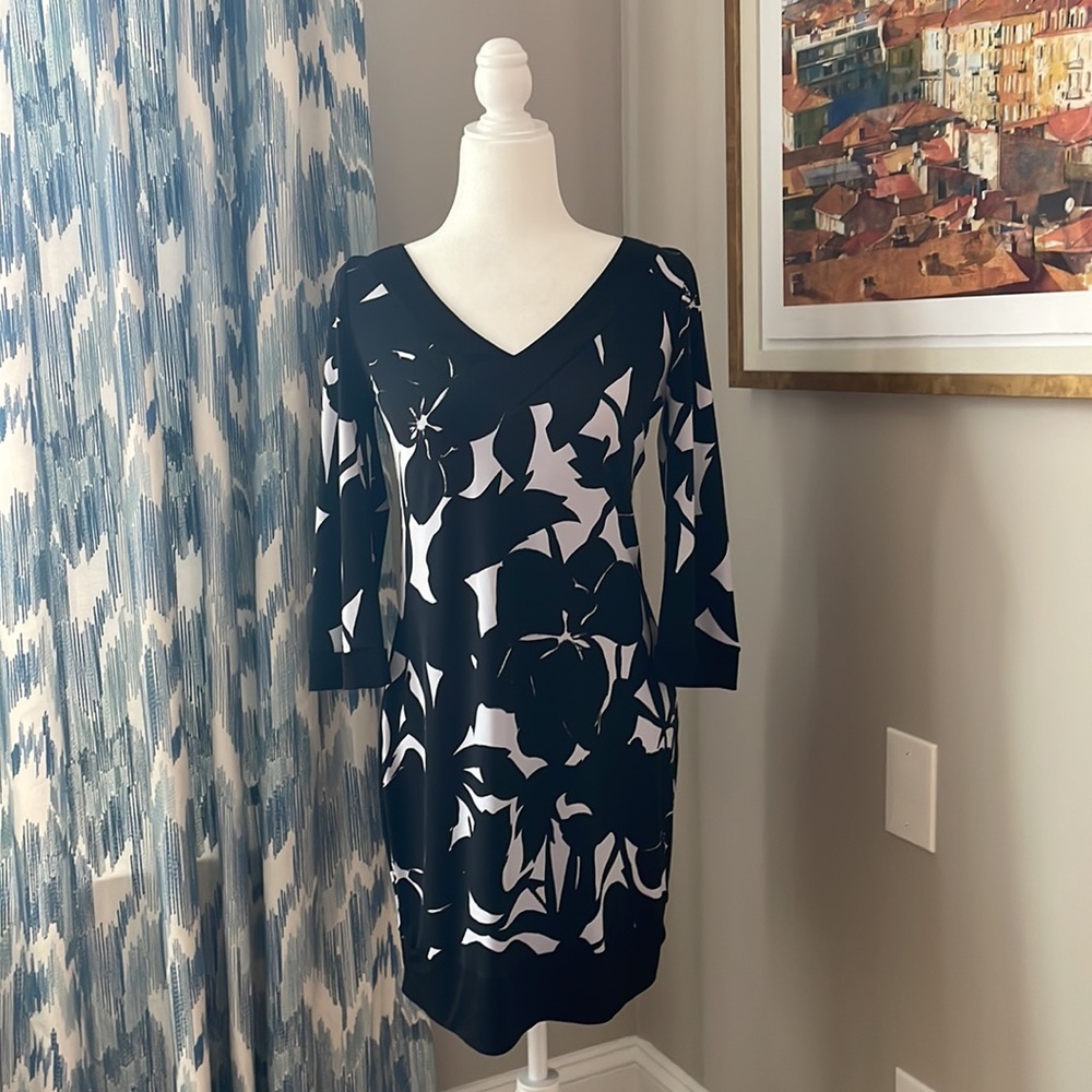 White House Black Market Women's Black & White Print Dress Size S Long Sleeve